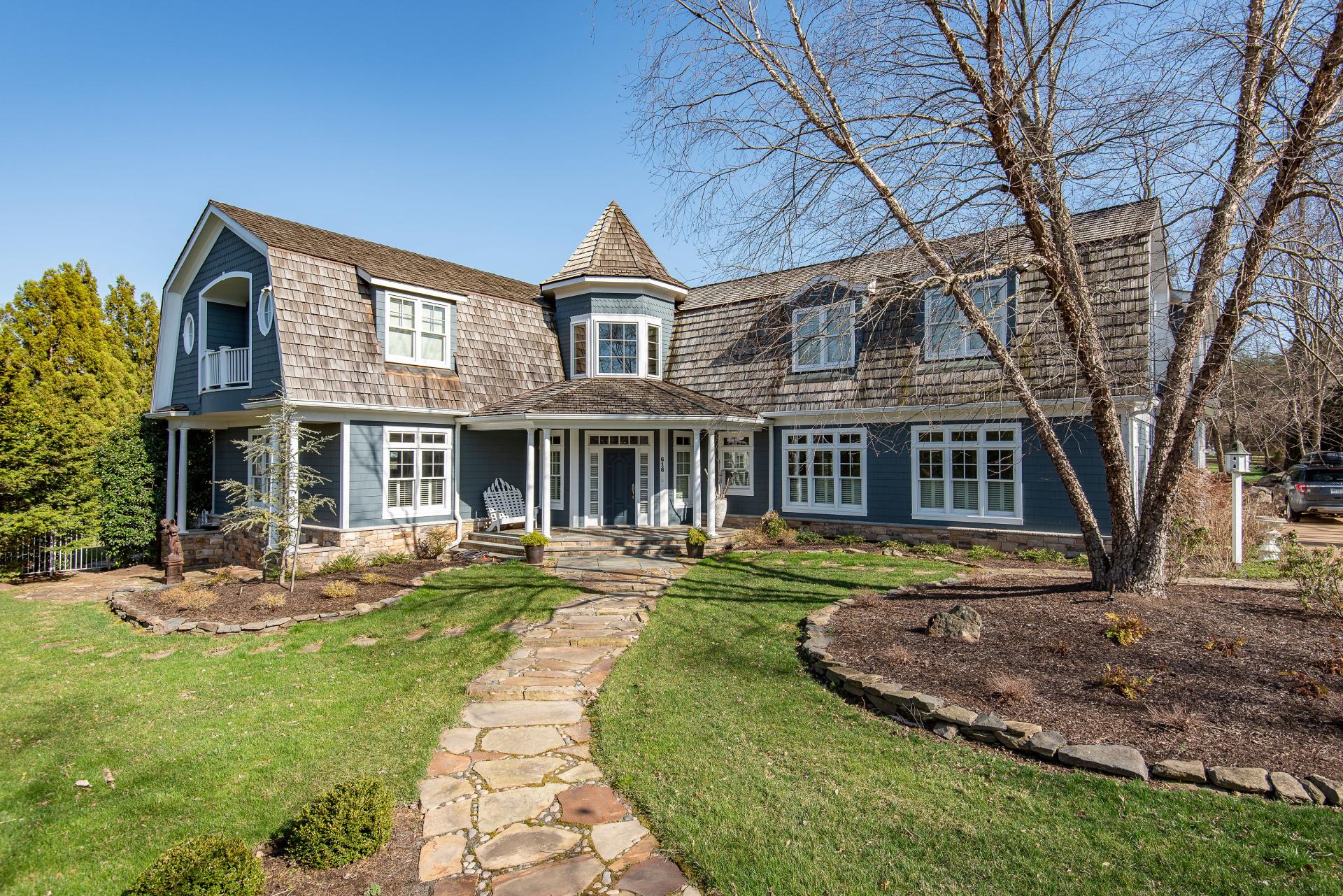 Northern Virginia home near DC with windows for natural light